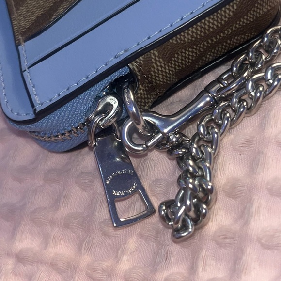 Coach Zip Card Case in Signature Canvas - Picture 4 of 4